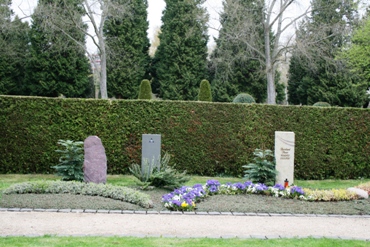 Memoriam Garten Bonn Erdgrab 3
